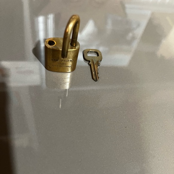 Louis Vuitton Padlock with key 🔐 - Picture 3 of 6